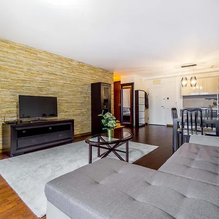 Incity Premium Garden Stay-central &private Terrace 아파트 부쿠레슈티