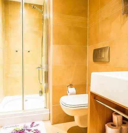 Incity Premium Garden Stay-central &private Terrace דירה