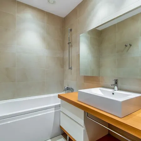 Incity Premium Garden Stay-central &private Terrace Апартаменти *