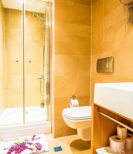 Incity Premium Garden Stay-central &private Terrace Apartman