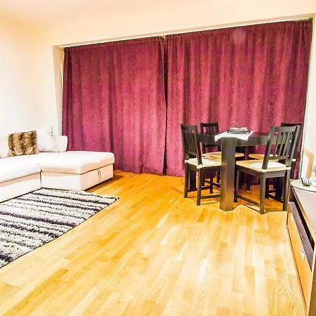 Apartment Luxury Mall Area *