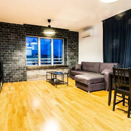 Luxury Mall Area Apartment *